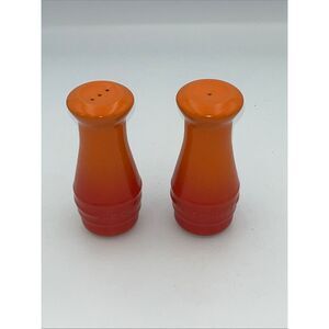 Le Creuset Salt & Pepper Shakers Set Flame Red Orange Stoneware Kitchen Dining